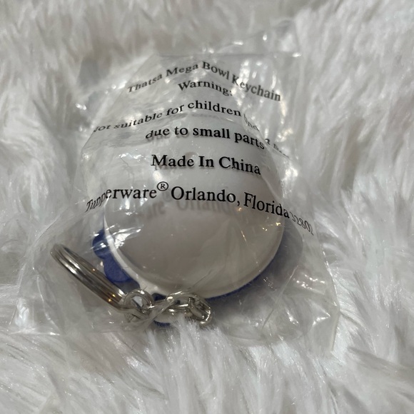 NEW Tupperware Miniature Thatsa Mega Bowl Keychain Blue White Lid Mini Retro NIP - Picture 4 of 4